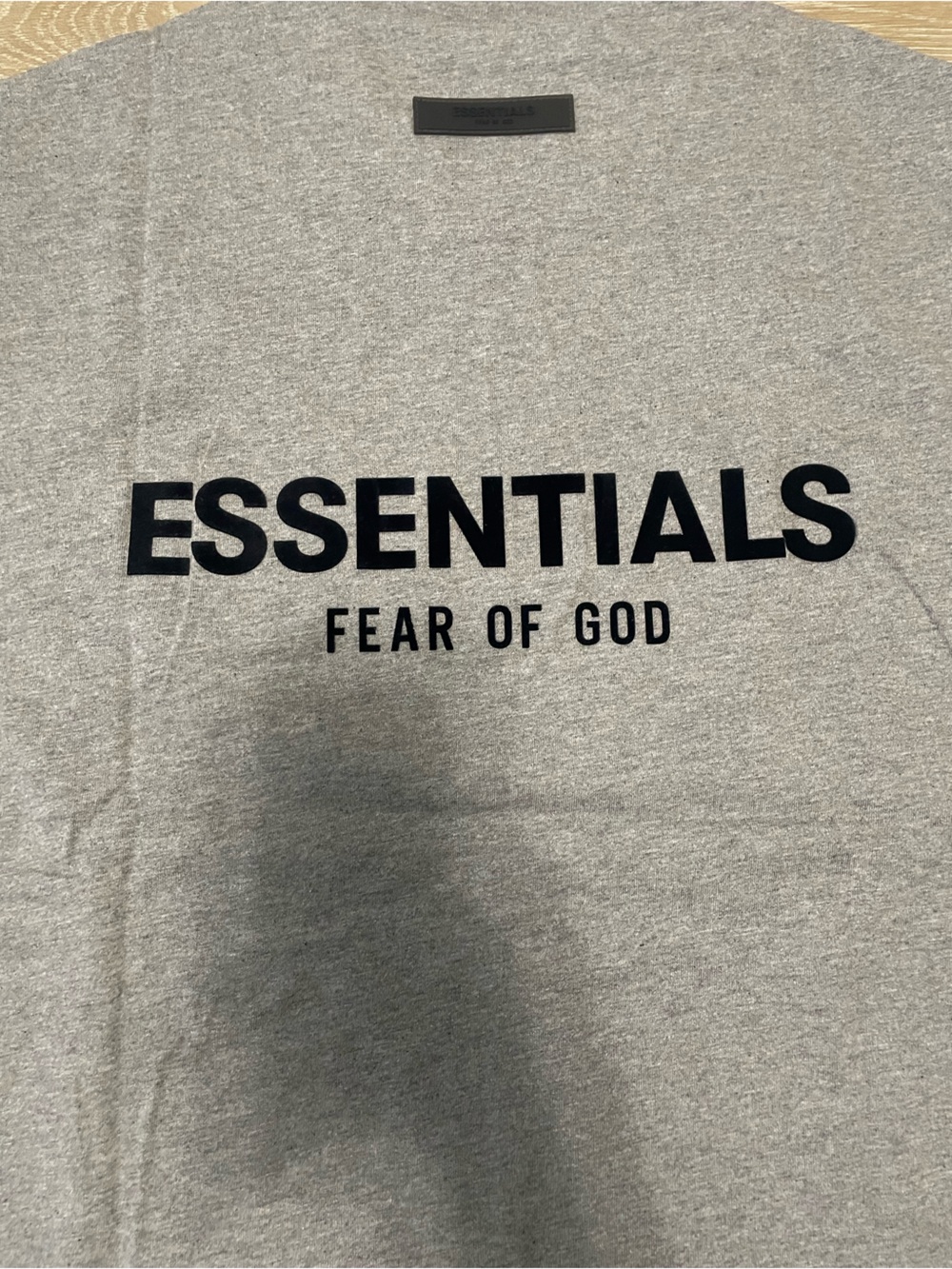 ESSENTIALS Fear of God Men's Dark Grey Logo T-Shirt - Picture 6 of 7
